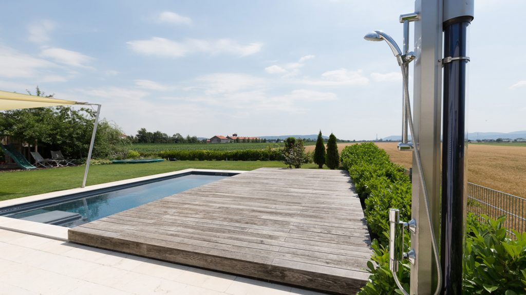 Duschen vor dem Badegang? 1 Die EKS Solarbrause ist ein hochwertiges Produkt in unserem Duschsortiment, dass in Österreich gefertigt wird.