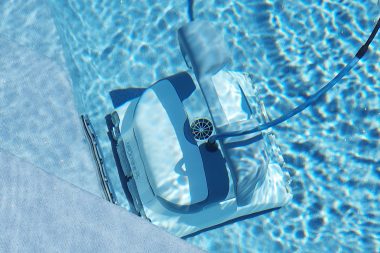 Startseite 3 Der Poolroboter reinigt effektiv.