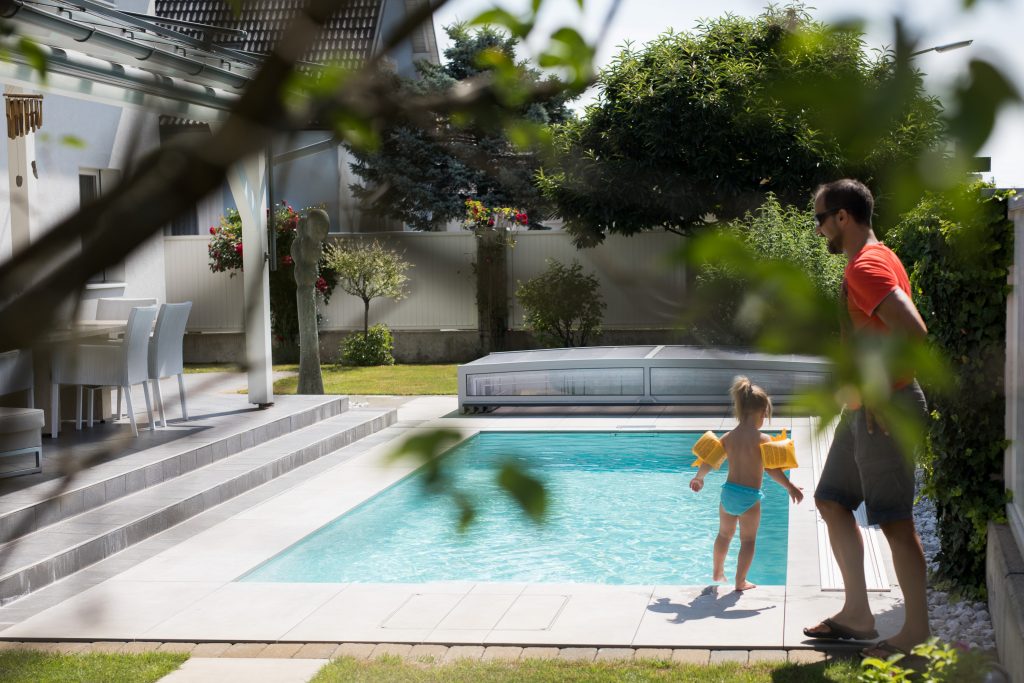 Kinder sollten rasch schwimmen lernen.