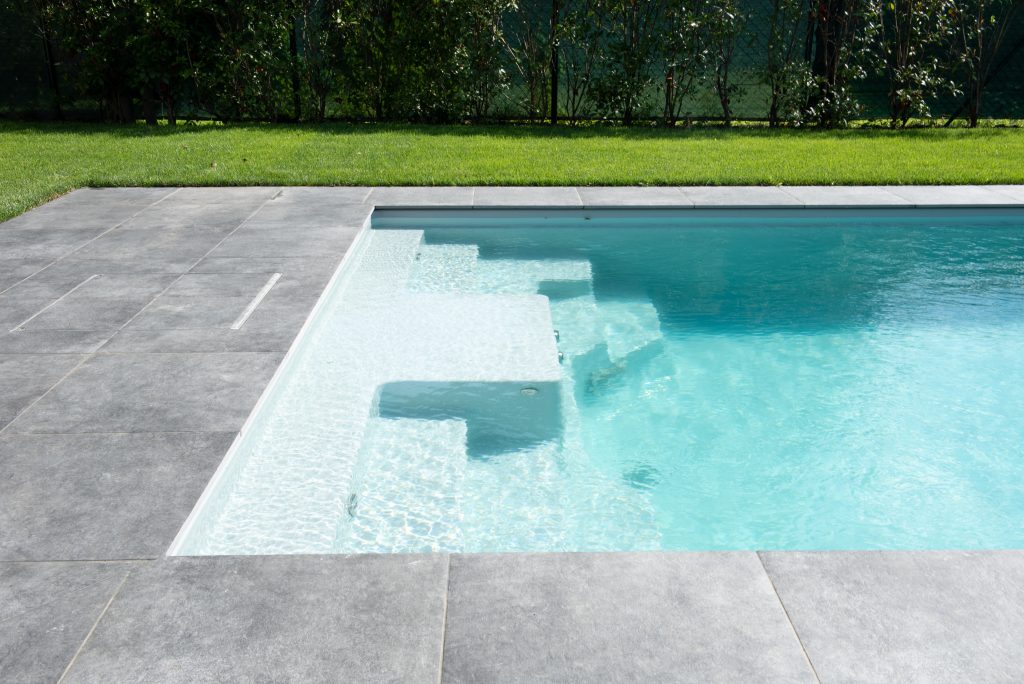 Pool Playa mit praktischem Schwimmblock, ein Pool aus Österreich.
